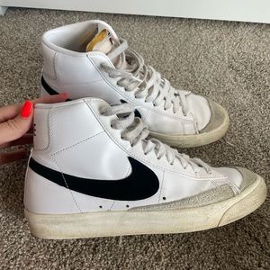 Nike Blazer Mid ‘77 Vintage Men’s size 7/ Women’s 8.5